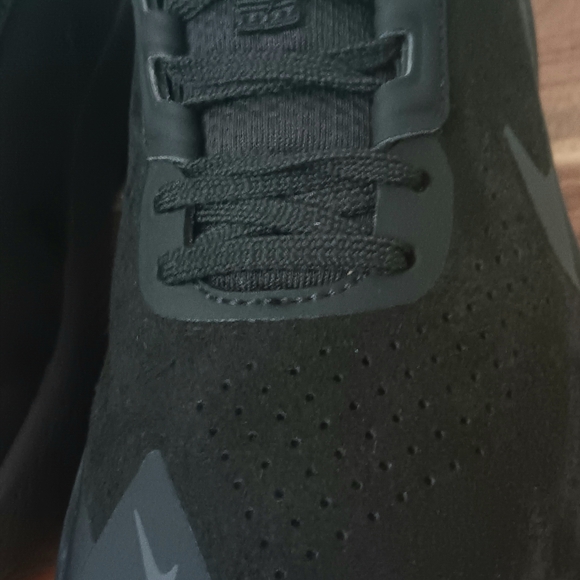 Nike Black Athletic Shoes for Performance - Picture 14 of 16